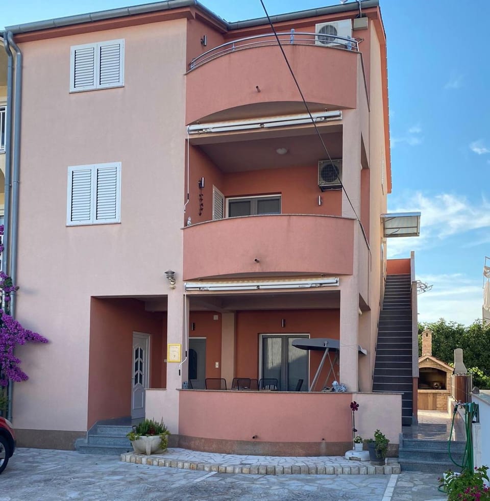 Property building, Facade/entrance