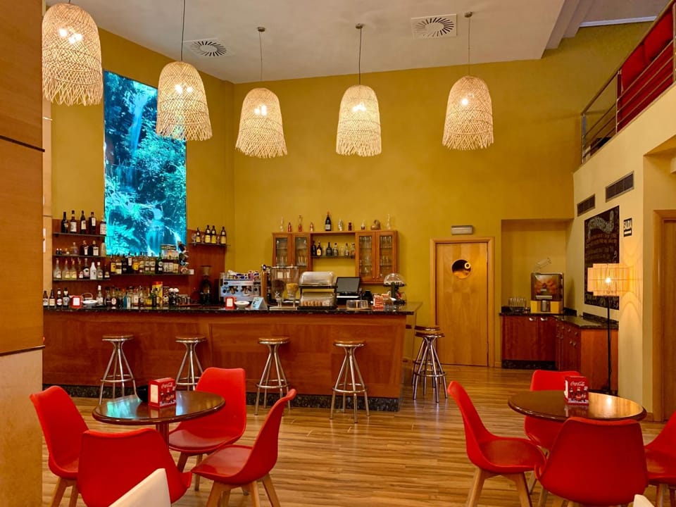Lounge or bar, Lounge or bar, Food and drinks