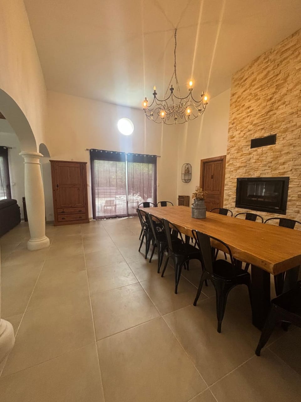 Communal lounge/ TV room, TV and multimedia, Living room, Seating area, Dining area