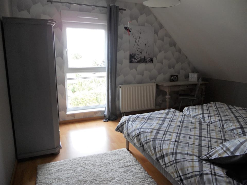 Bedroom, internet