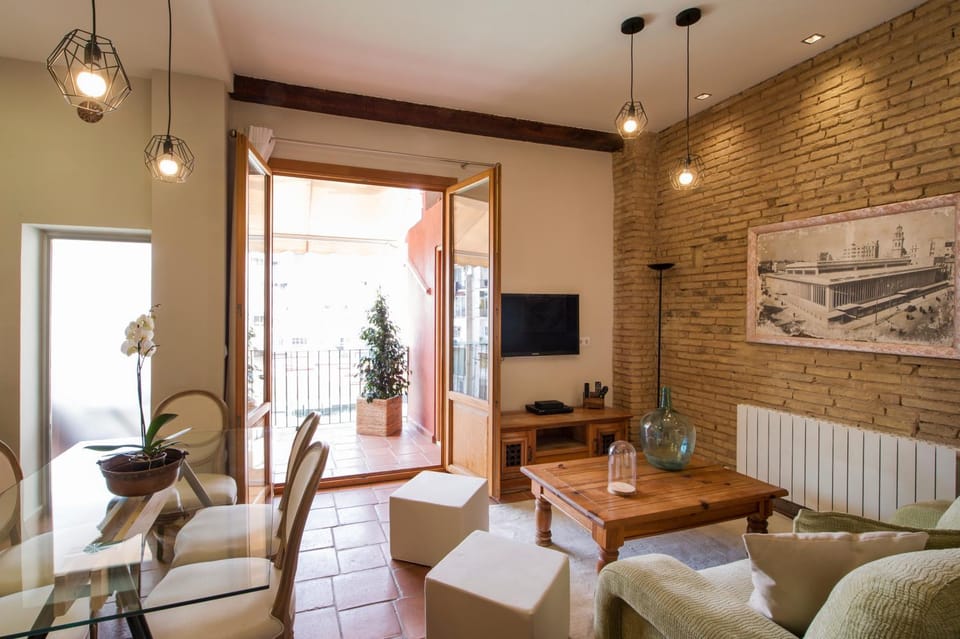 Photo of the whole room, Decorative detail, Decorative detail