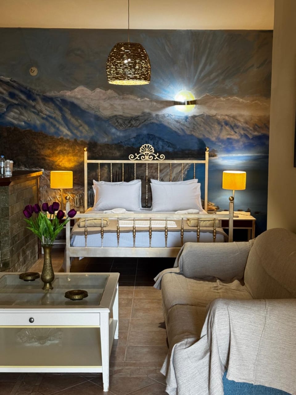 Bed, Living room, Photo of the whole room, Bedroom
