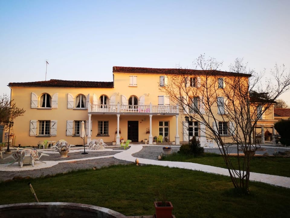 Le Clos des Cèdres b&b Bed and Breakfast in Nouvelle-Aquitaine