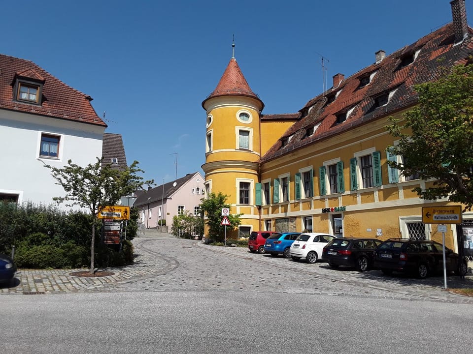 Property building, Nearby landmark, Neighbourhood