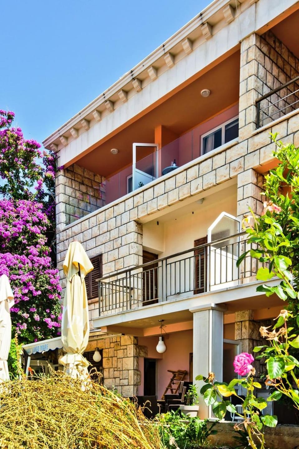 Property building, Facade/entrance