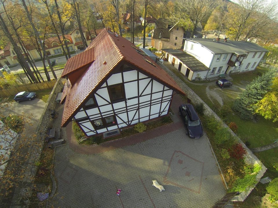 Facade/entrance, Bird's eye view