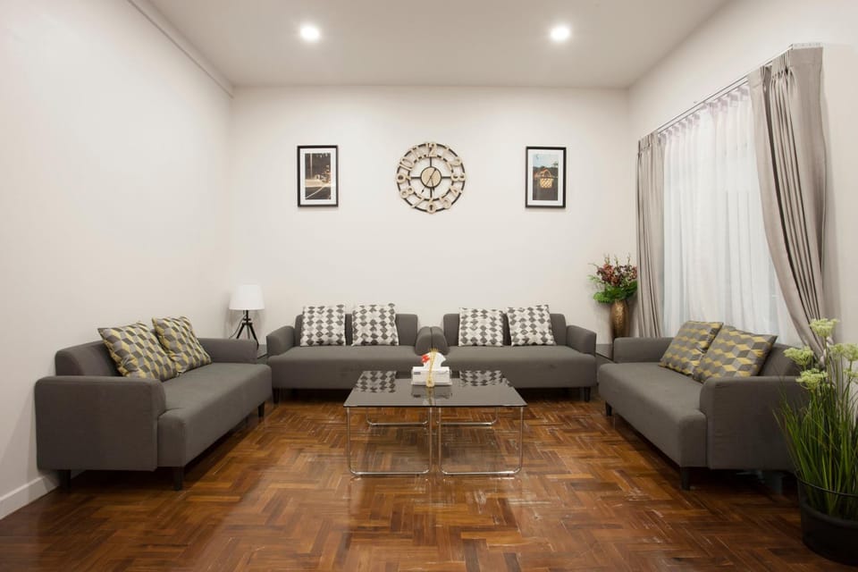 Communal lounge/ TV room, Lobby or reception