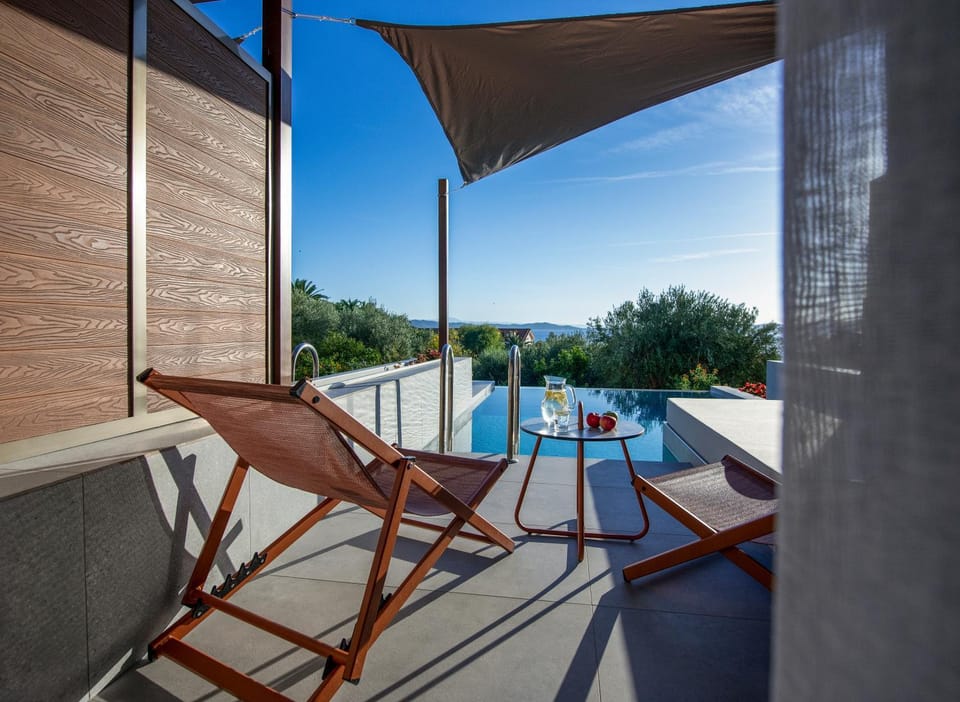 Pool view, Swimming pool, sunbed