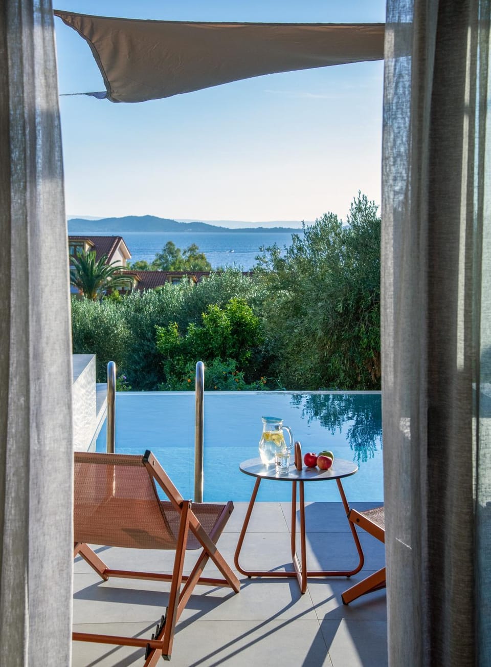 Balcony/Terrace, Pool view, Swimming pool, sunbed