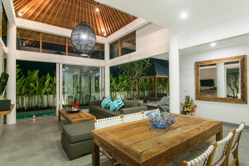 TV and multimedia, Living room, Dining area, Swimming pool, Swimming pool