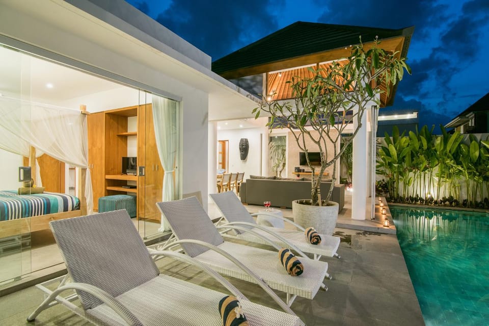 Patio, Night, BBQ facilities, Swimming pool, Swimming pool