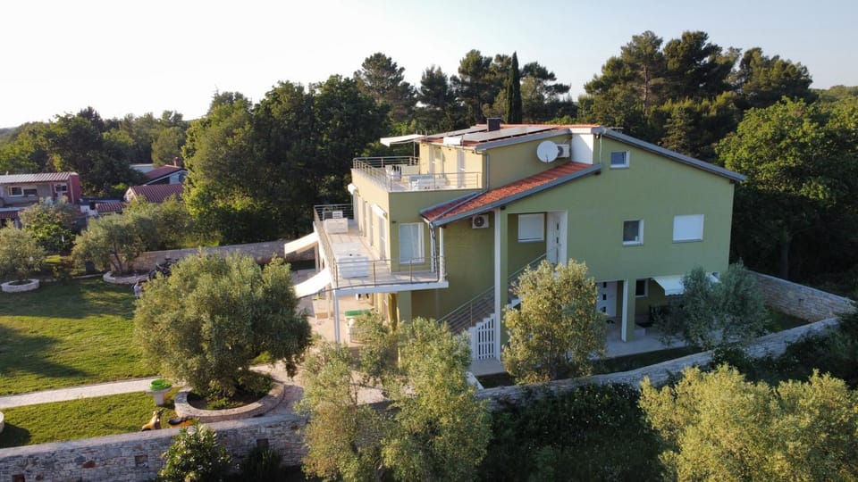 Apartments Nogic Apartment in Peroj