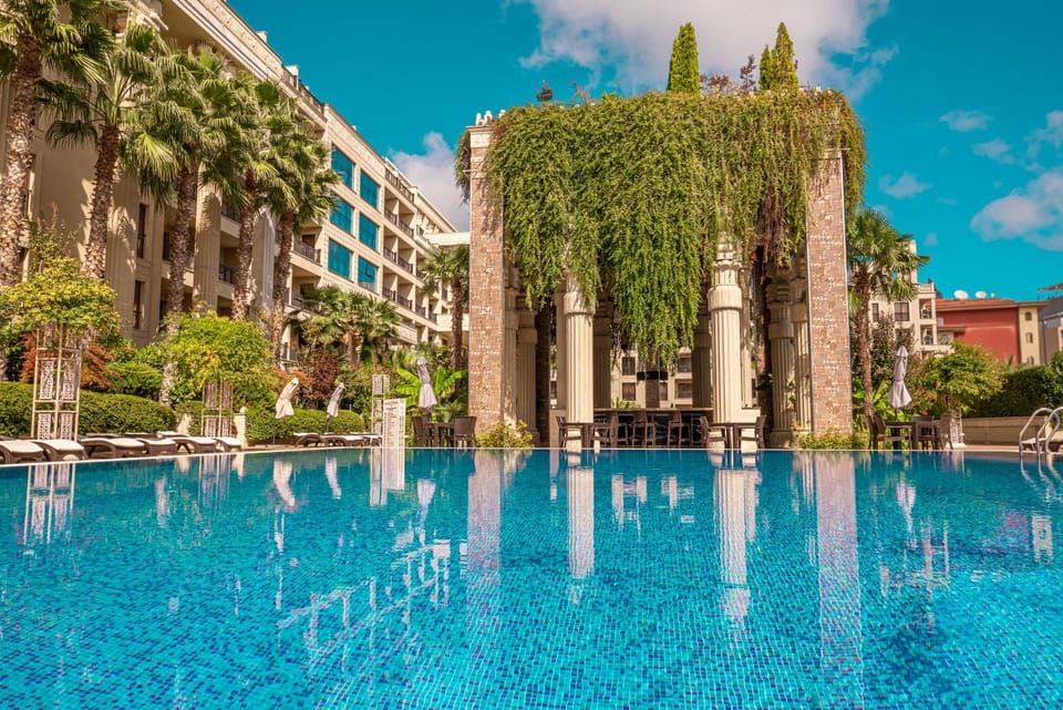 Property building, Nearby landmark, Spring, Day, Natural landscape, Garden, City view, Garden view, Pool view, Swimming pool, Location