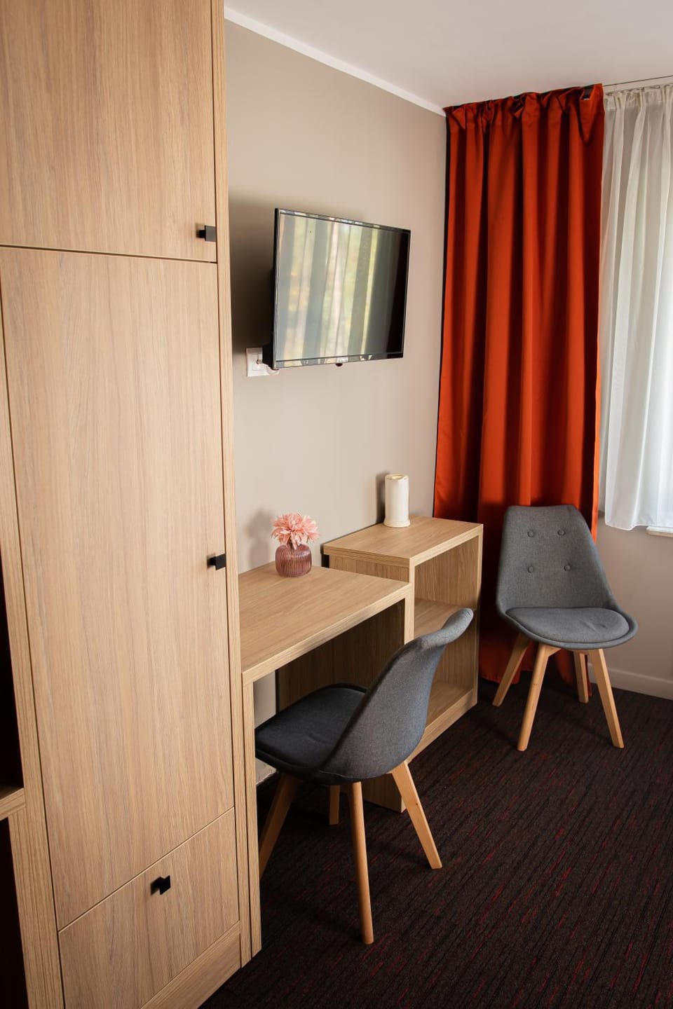 TV and multimedia, Living room, Seating area, wardrobe