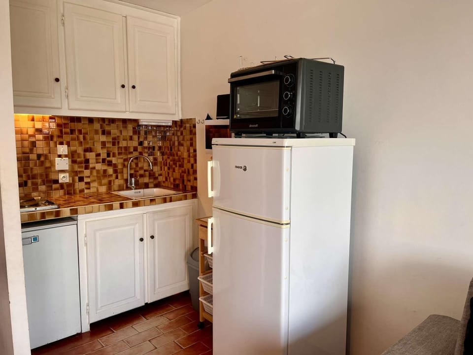 Studio bord de mer à Cavalaire avec climatisation et parking - FR-1-226B-13 Apartment in Cavalaire-sur-Mer