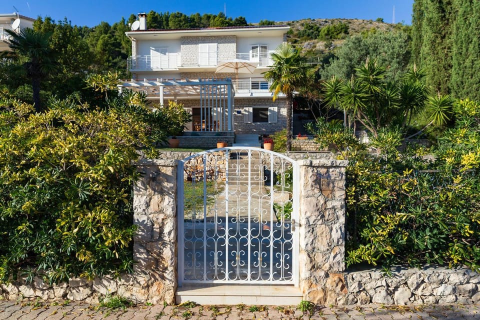 Secret Garden Barada Beach Apartment Apartment in Šibenik-Knin County, Croatia