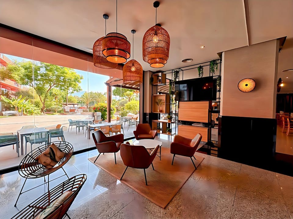 Communal lounge/ TV room, Lounge or bar