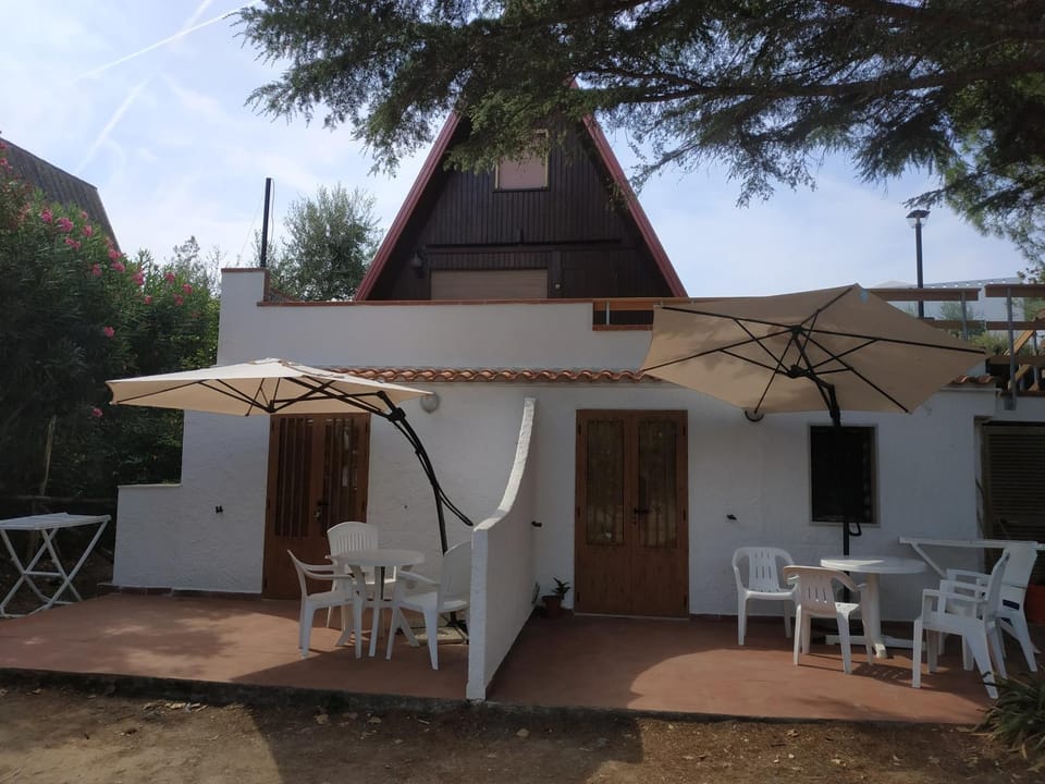 Property building, Patio, Facade/entrance