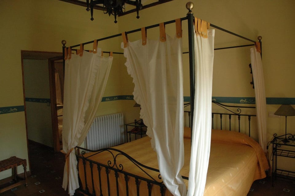 Photo of the whole room, Decorative detail