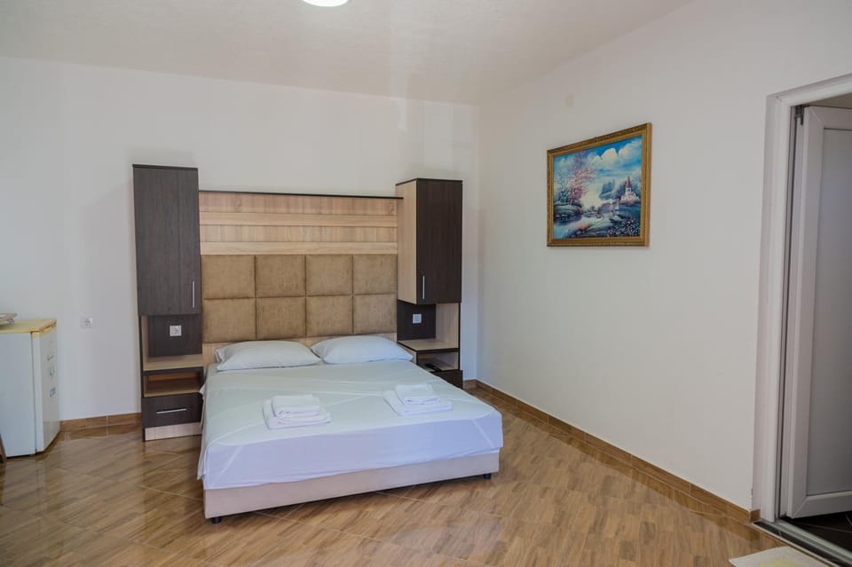 Photo of the whole room, wardrobe