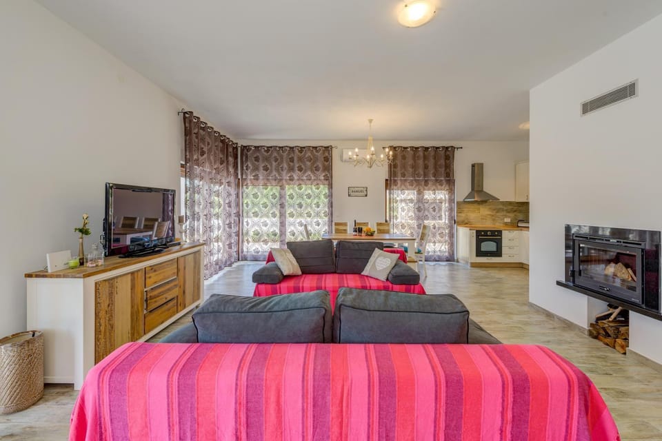 TV and multimedia, Living room, Seating area, On site