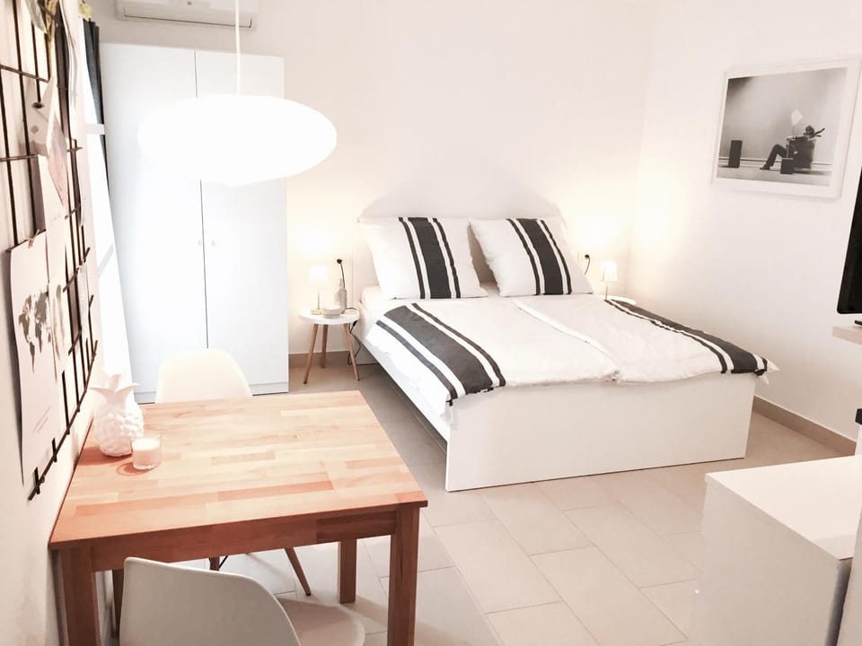 Living room, Dining area, Bedroom