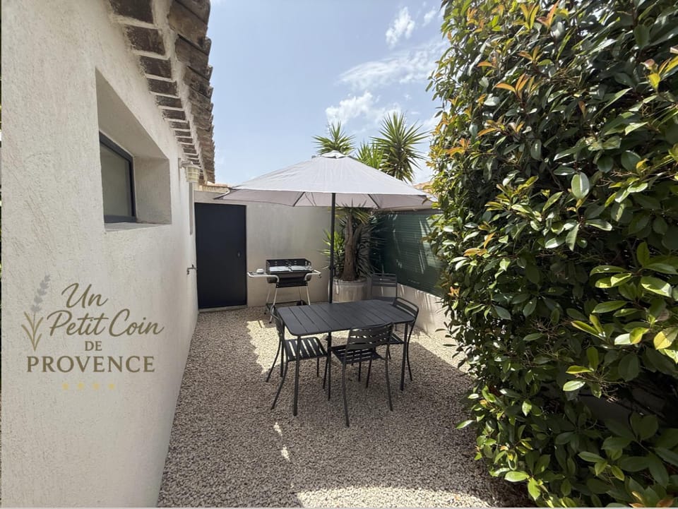 Property building, Patio, Spring, Day, Garden, View (from property/room), Balcony/Terrace, Dining area, Garden view