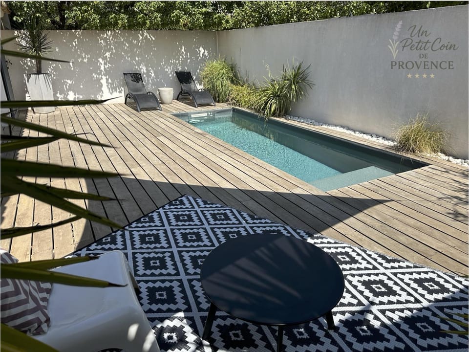 Patio, Day, Pool view, Swimming pool, sunbed