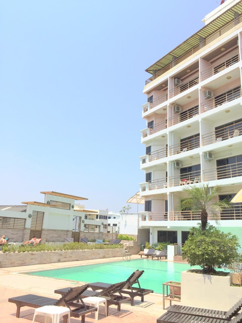 Property building, Day, Swimming pool