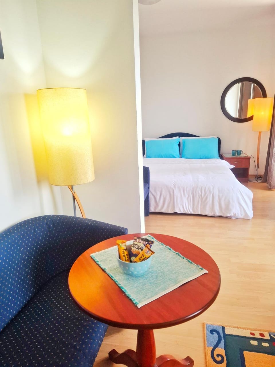 Bed, Living room, Photo of the whole room, Seating area