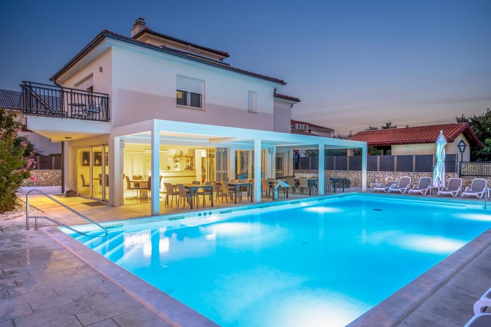Swimming pool, Swimming pool