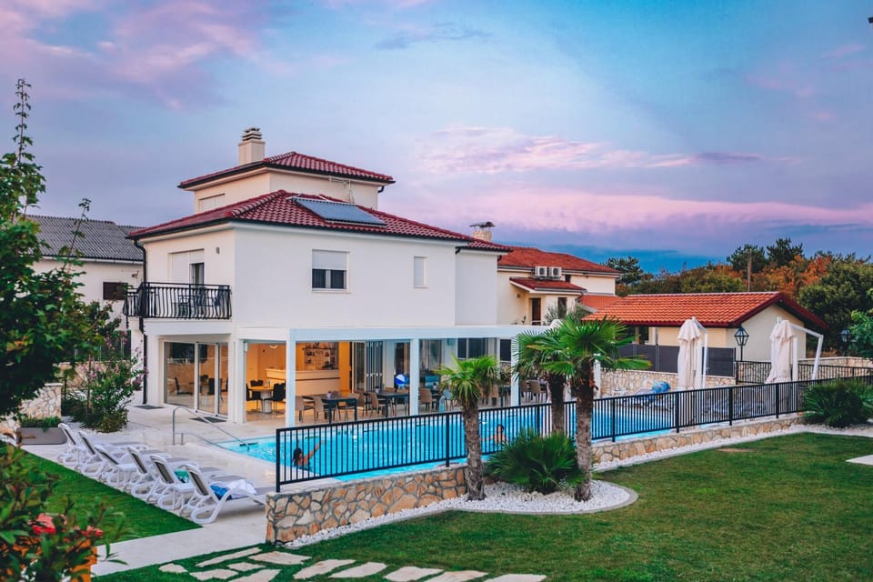 Lobby or reception, Swimming pool, Swimming pool