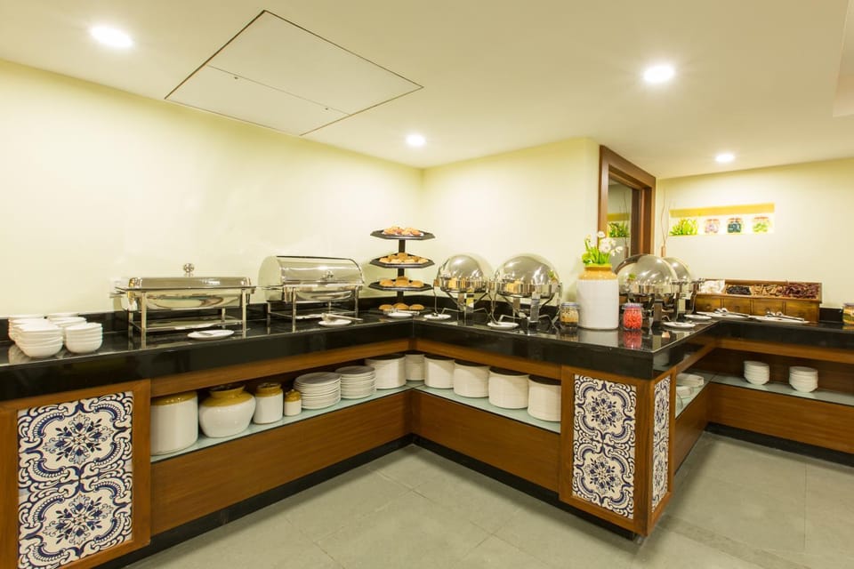 Restaurant/places to eat, Food and drinks, Continental breakfast