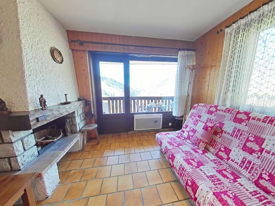 Appt cosy 3 pièces avec cheminée, proche télécabine - FR-1-241-42 Cabin in Le Grand-Bornand