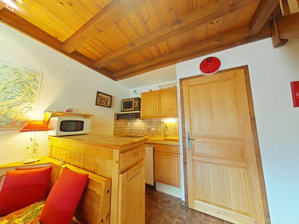 Centre, 2 pièces + mezzanine, balcon, ascenseur, 6 couchages - FR-1-241-59 Apartment in Le Grand-Bornand