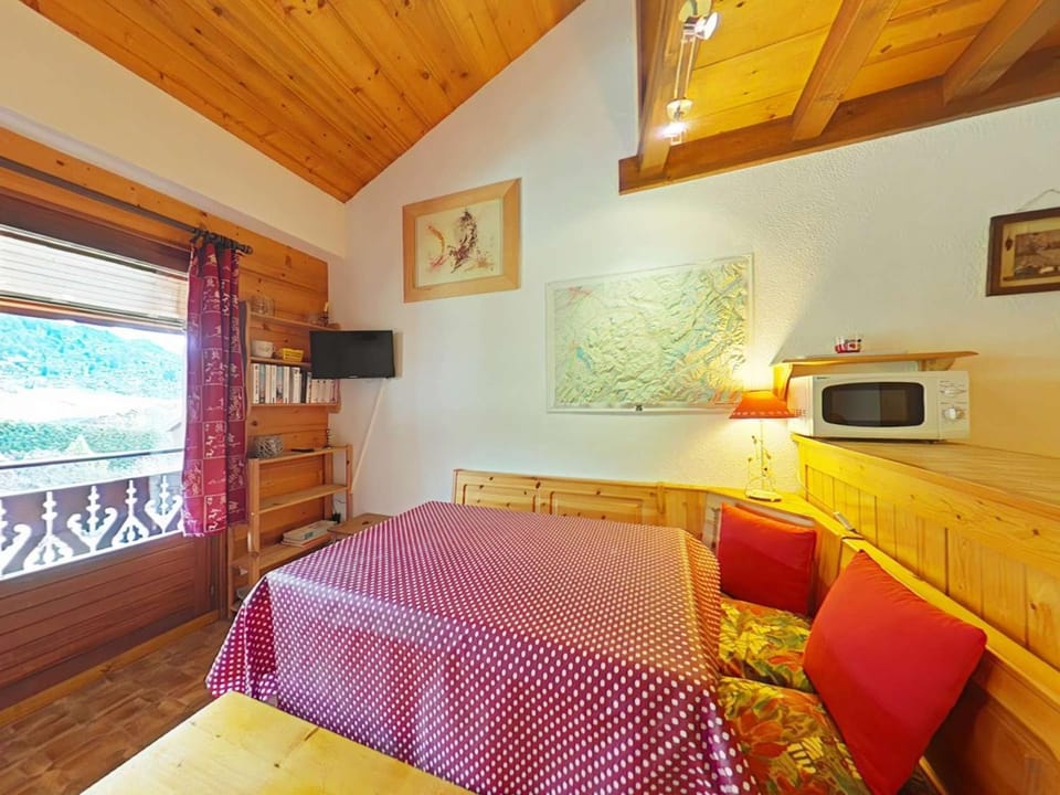 Centre, 2 pièces + mezzanine, balcon, ascenseur, 6 couchages - FR-1-241-59 Apartment in Le Grand-Bornand
