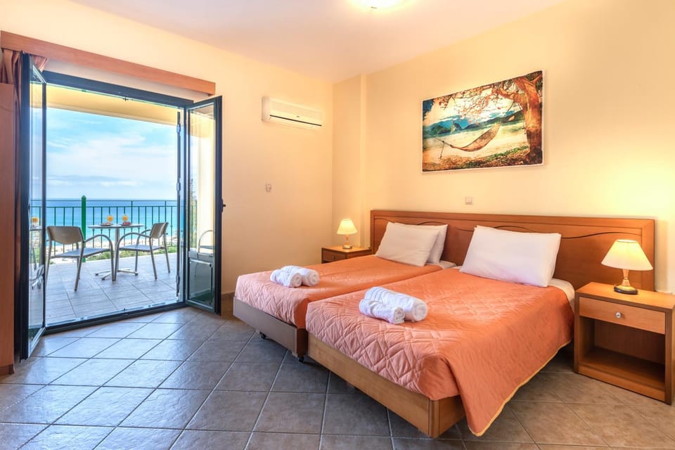 Bed, Balcony/Terrace, Bedroom, Sea view