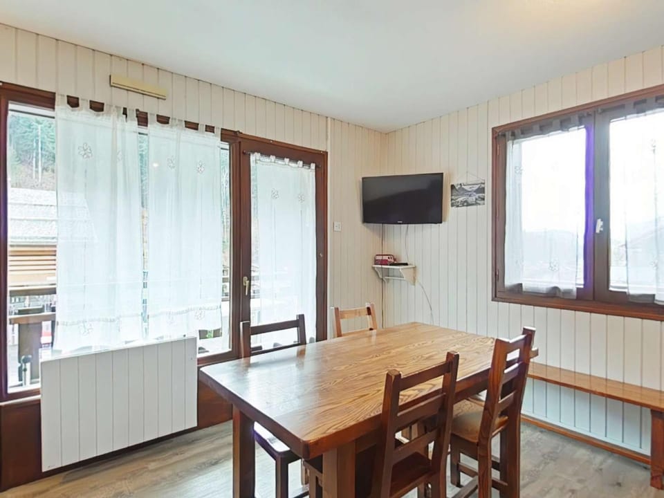 Appartement cosy 2 pièces cabine, proche centre et pistes, 4 couchages, Le Grand-Bornand - FR-1-241-78 Cabin in Le Grand-Bornand