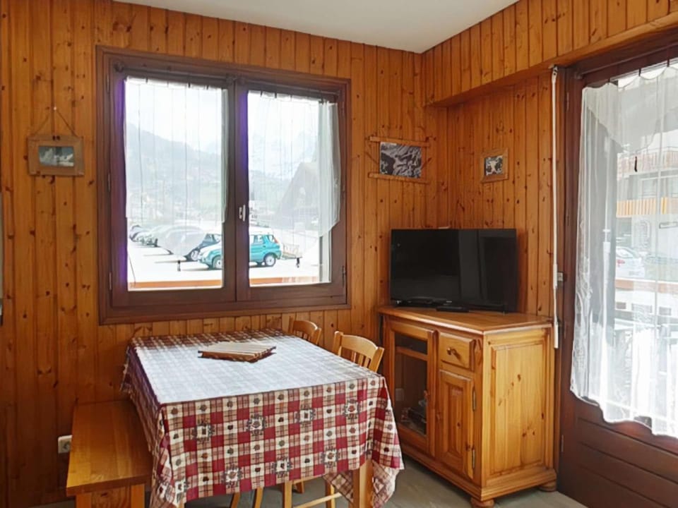 Studio cabine 4 pers. proche patinoire et pistes, parking, ménage inclus, navette à proximité - FR-1-241-157 Cabin in Le Grand-Bornand