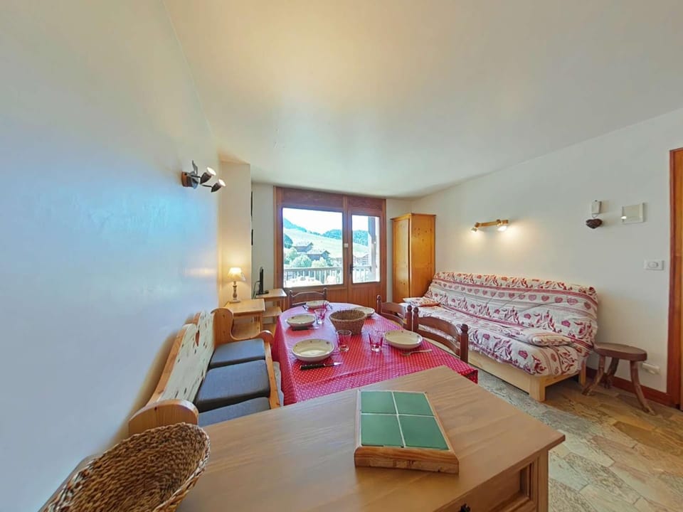 Appt 2P avec balcon au centre du Chinaillon, proche pistes, parking et casier à ski - FR-1-241-147 Apartment in Le Grand-Bornand