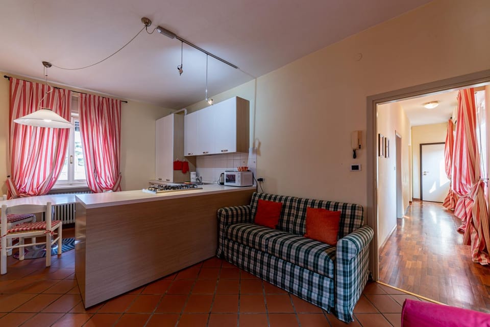 Kitchen or kitchenette, Living room, Seating area, Dining area, minibar