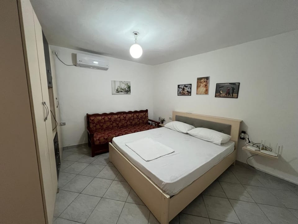 Bedroom, air conditioner