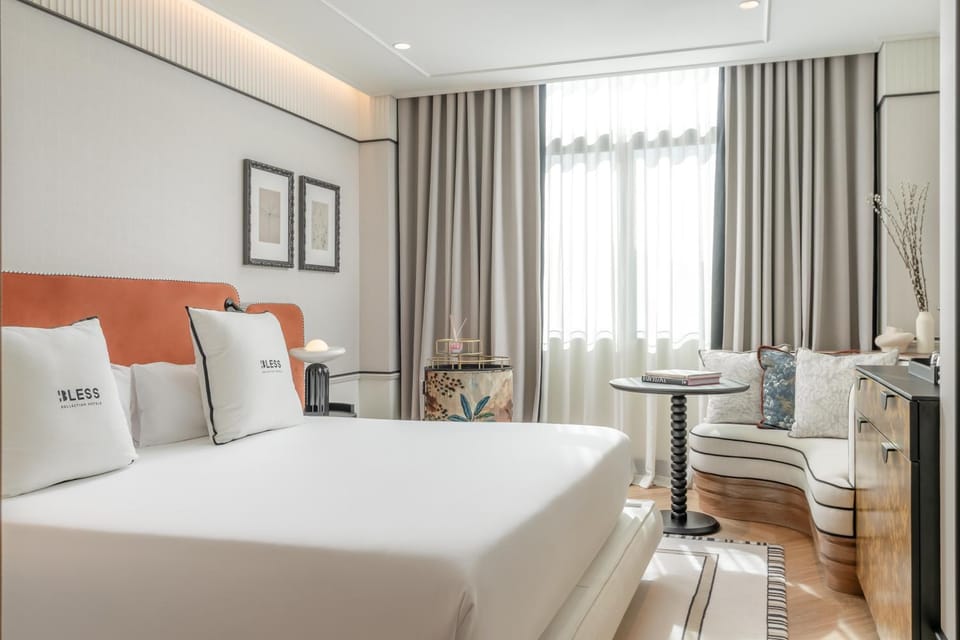 Bed, Seating area, Bedroom