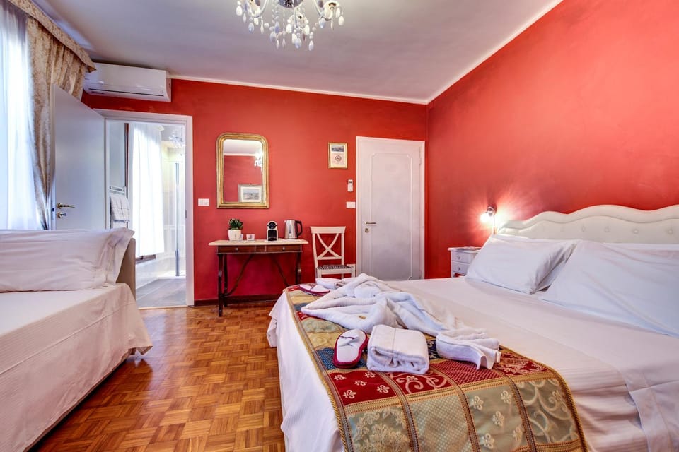Bed, TV and multimedia, Bedroom, towels, air conditioner