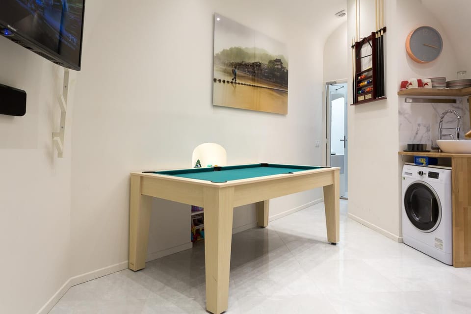 Property building, Billiard