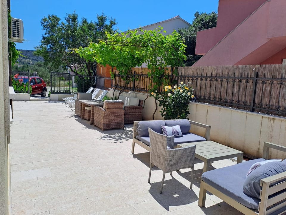 Parking, sunbed