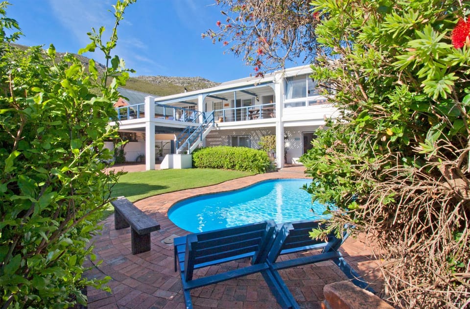 Property building, Garden, Pool view