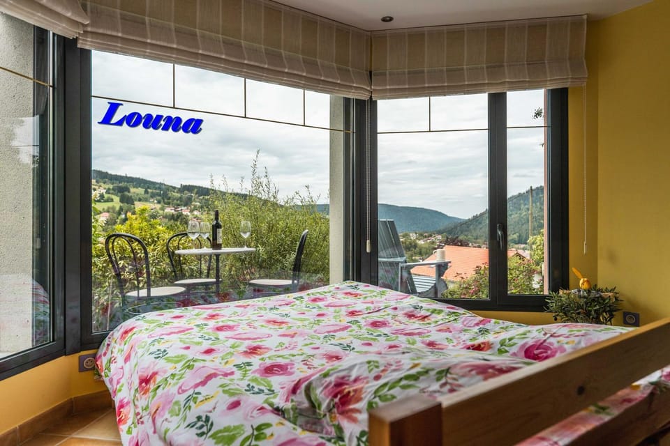 Bed, Mountain view