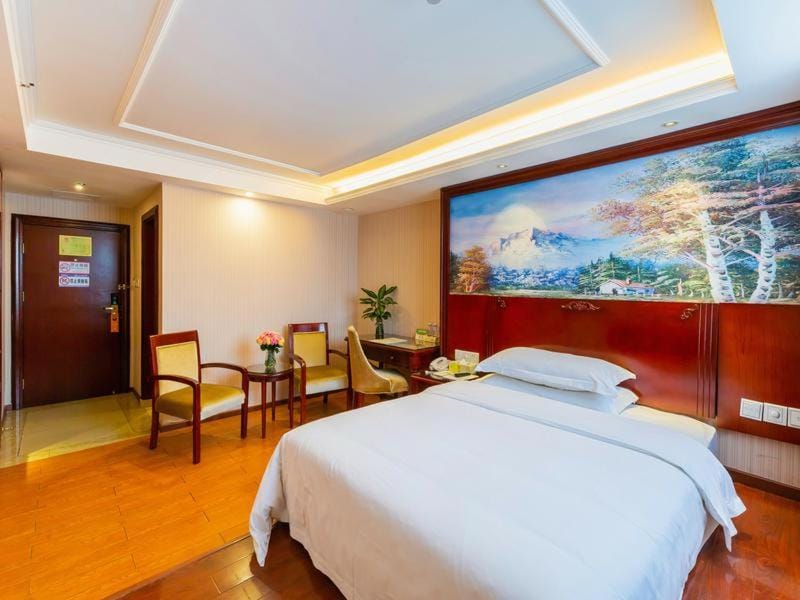 Vienna Hotel Shenzhen Guanlan Guanguang Road Foxconn Hotel in Shenzhen