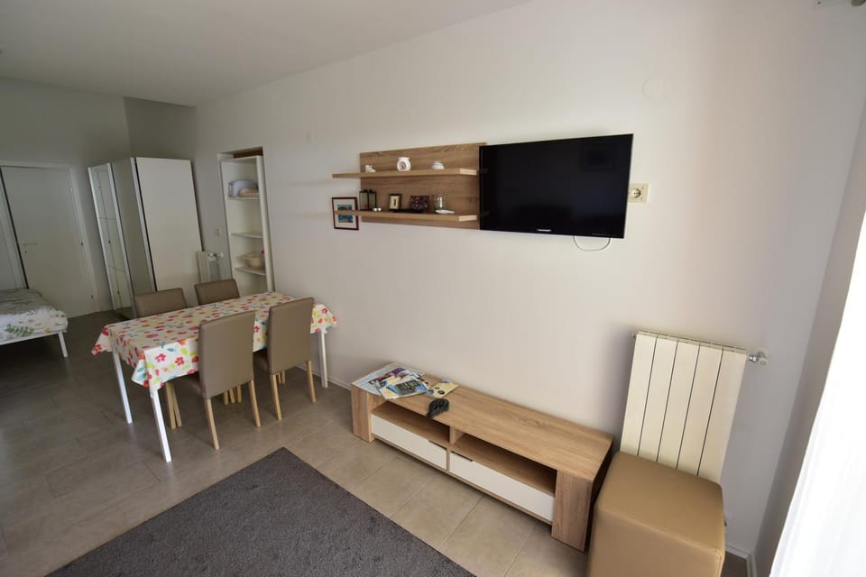 TV and multimedia, Living room, Dining area